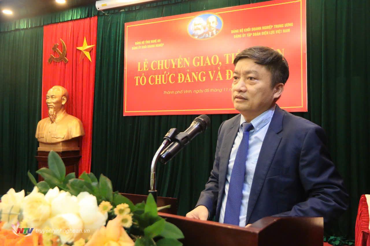 El camarada Nguyen Tien Khoa, secretario del Partido y presidente de la Junta de Miembros de la Corporación de Generación de Energía 1, pronunció un discurso de bienvenida.