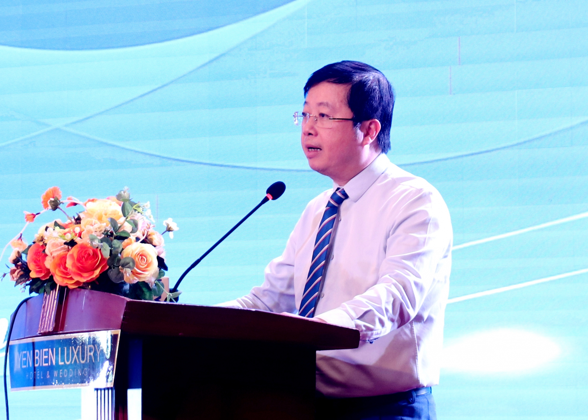 정보통신부 차관 응우옌 탄 람(Nguyen Thanh Lam)은 하장성 미디어 페스티벌을 조직하는 이니셔티브를 높이 평가했습니다.