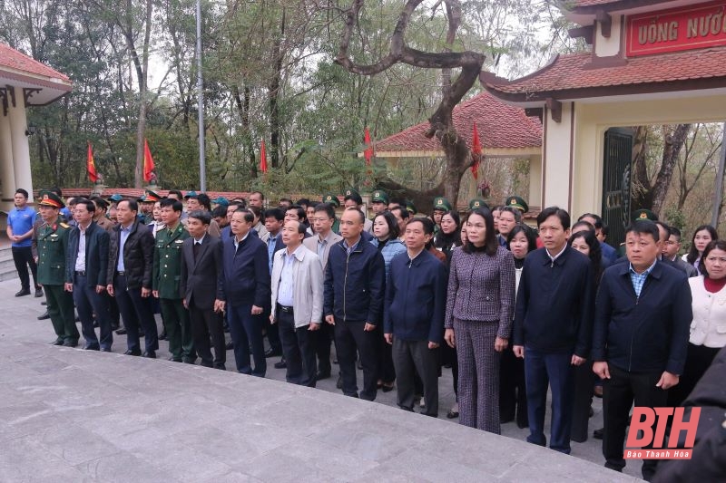 Le vice-président permanent du Conseil populaire provincial, Le Tien Lam, a visité et inspecté la production et les conditions de vie des habitants de la ville de Sam Son.