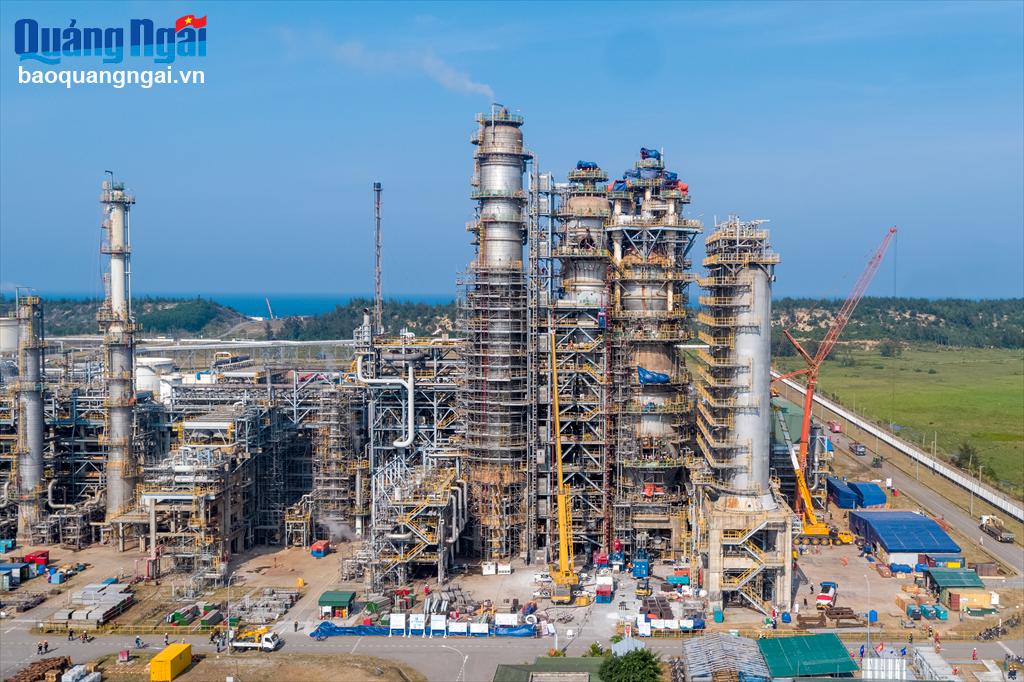 Dung Quat Oil Refinery has created a breakthrough for the province's industry and economic growth.