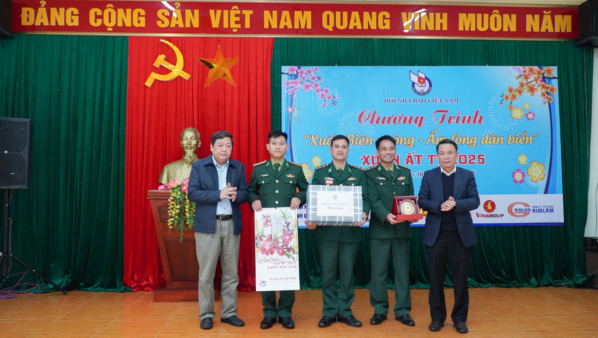 Chương trình “Tết sum vầy, sẻ chia yêu thương” tết Ất Tỵ - 2025