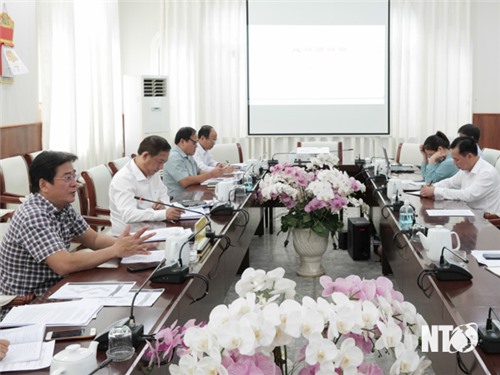 El Comité Popular Provincial se reunió para escuchar el informe sobre los preparativos para el "Día de la Cultura y el Turismo de Ninh Thuan en Da Nang 2024".