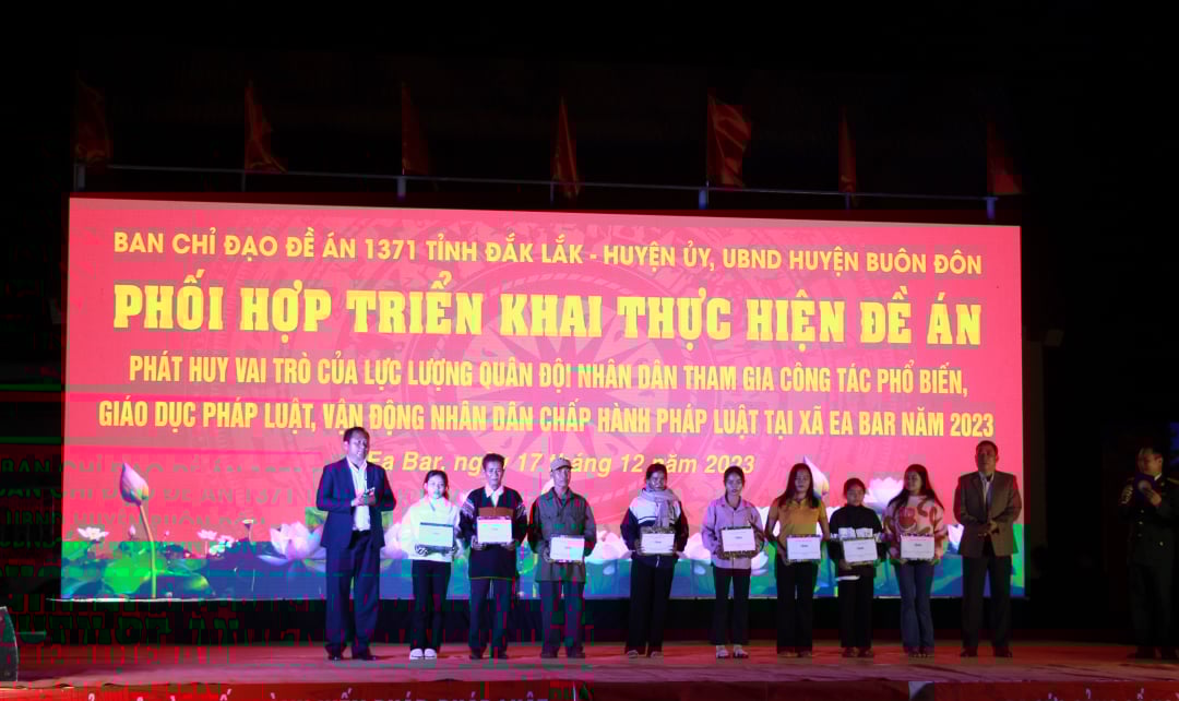 Vicevoorzitter van het Provinciaal Volkscomité Vo Van Canh