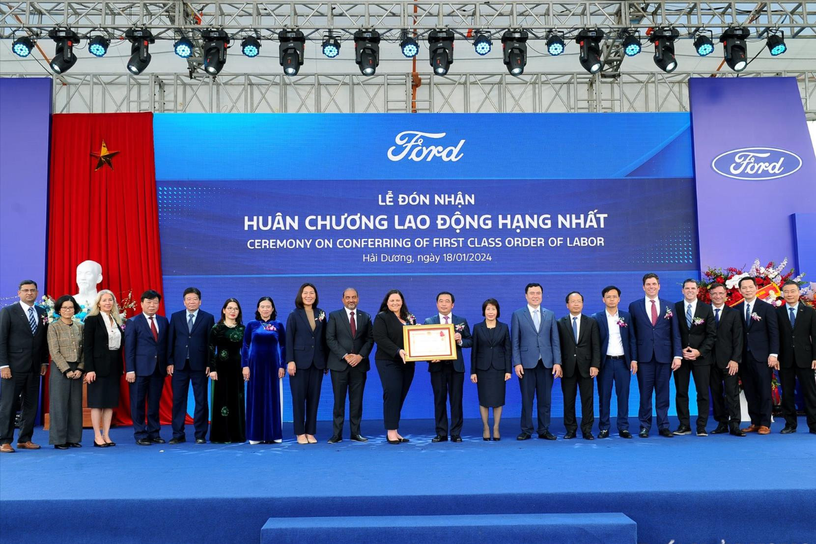 Ford đón nhận Huân chương Lao động hạng nhất