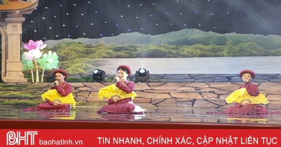 Nghe tiết mục “Xẩm Kiều xây dựng nông thôn”