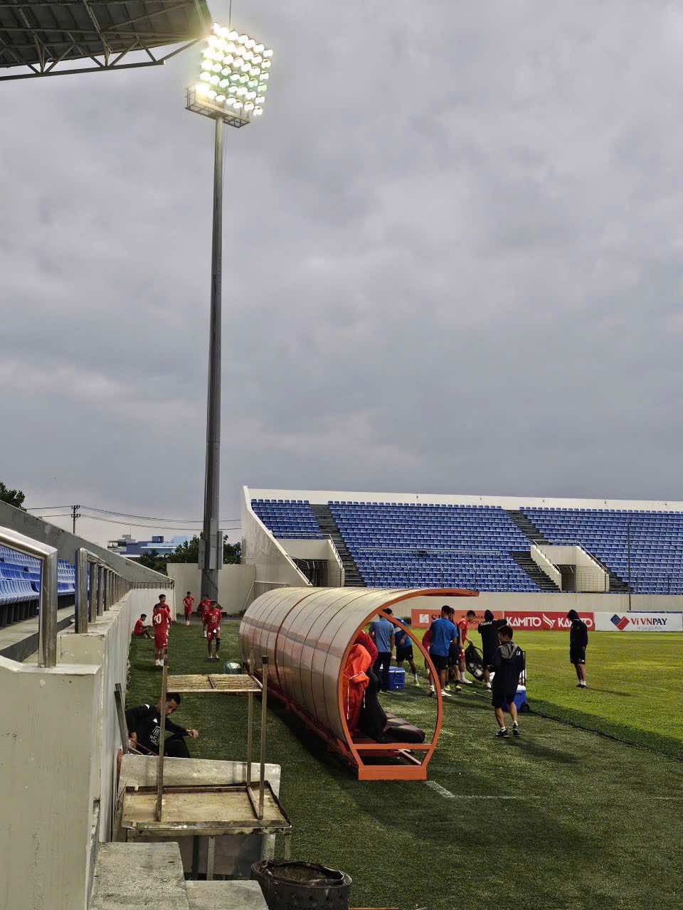 Bão Trà Mi hoành hành: VPF hoãn trận Đà Nẵng gặp Hải Phòng, dời ngày khác- Ảnh 2.