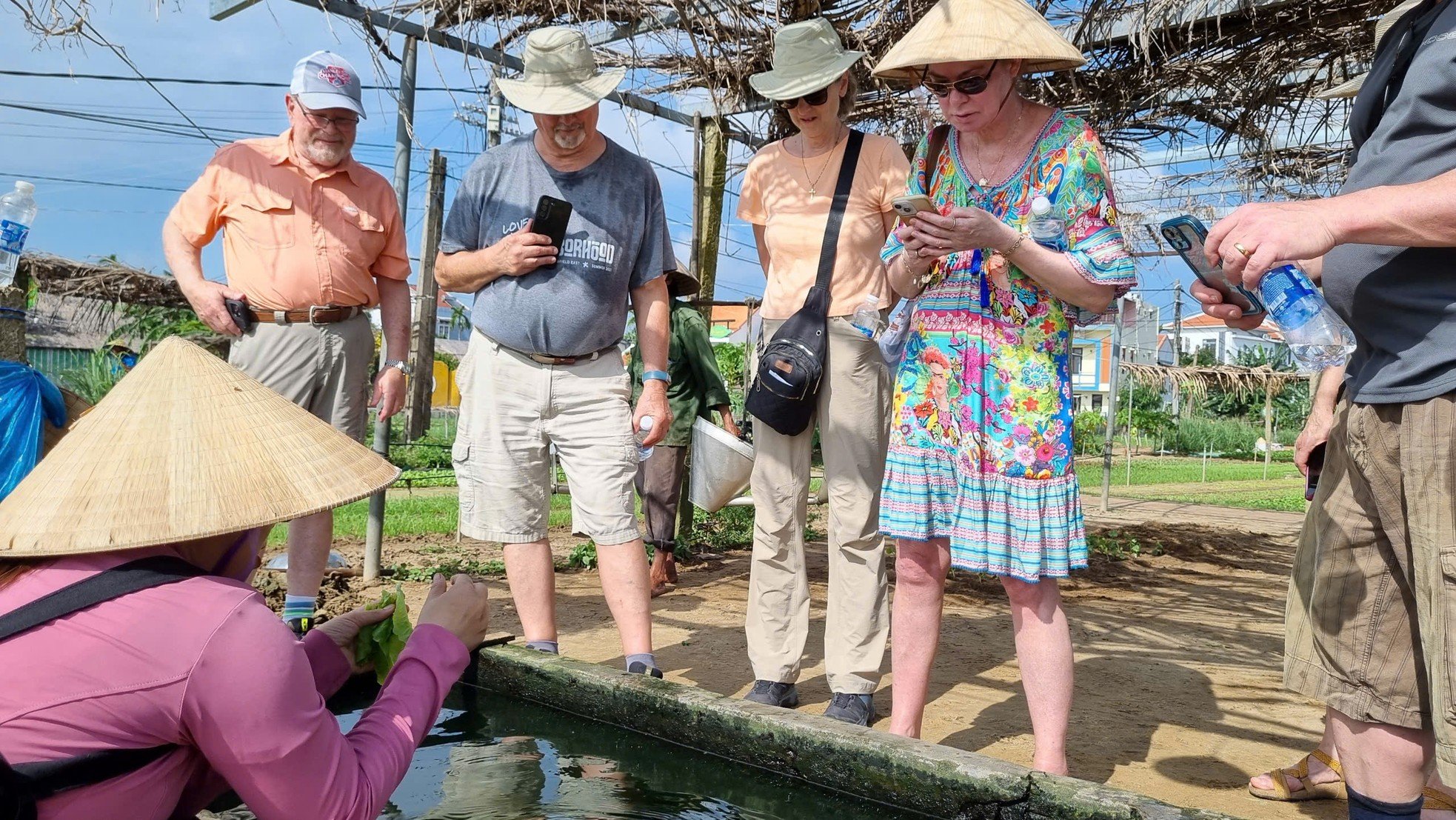 តើ​ស្លឹក​ឈើ​តូច​ៗ​នៅ​ទីក្រុង Hoi An ធ្វើ​ឱ្យ​ភ្ញៀវ​ទេសចរ​លោក​ខាង​លិច​ស្រក់​ទឹក​ភ្នែក​យ៉ាង​ណា? រូបថត 13