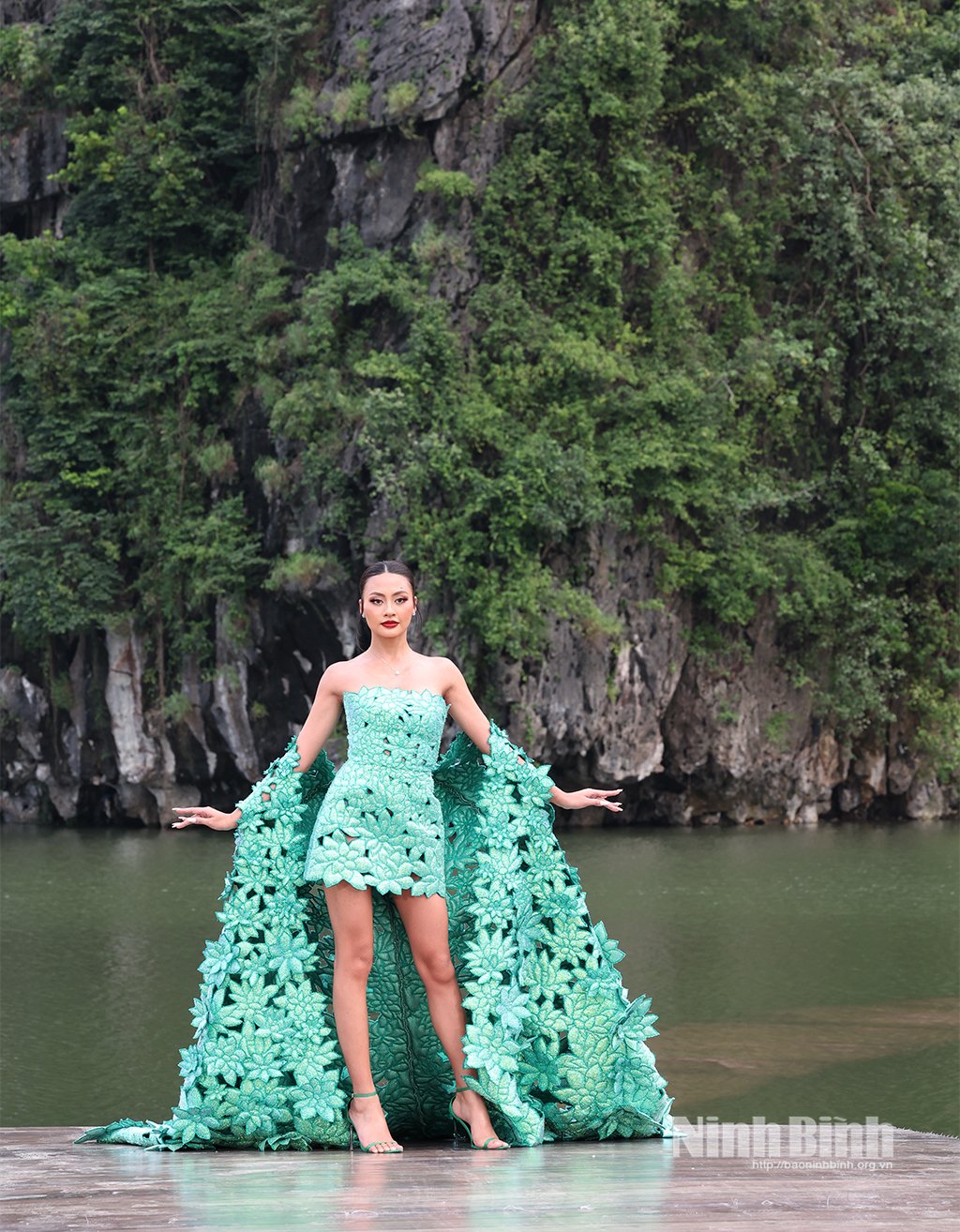 Organizing Fashion Show Hello Cosmo From Vietnam at Khe Coc Island, Trang An