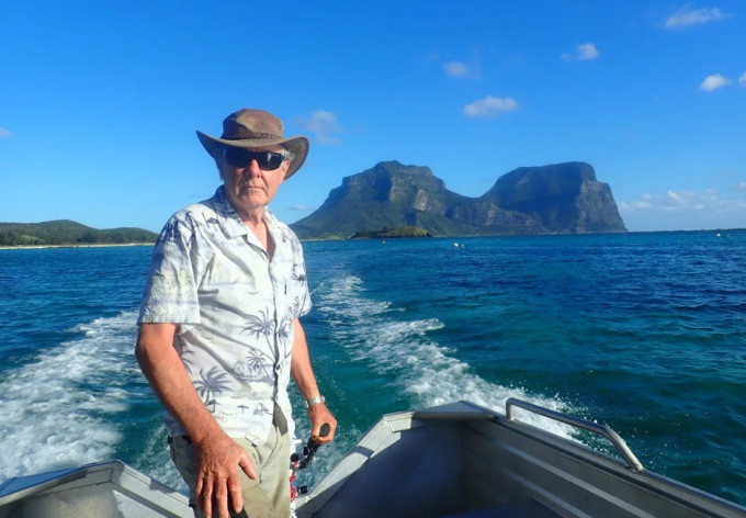Der Anwohner Ian Hutton segelt in der Nähe von Lord Howe Island. Foto: CNN