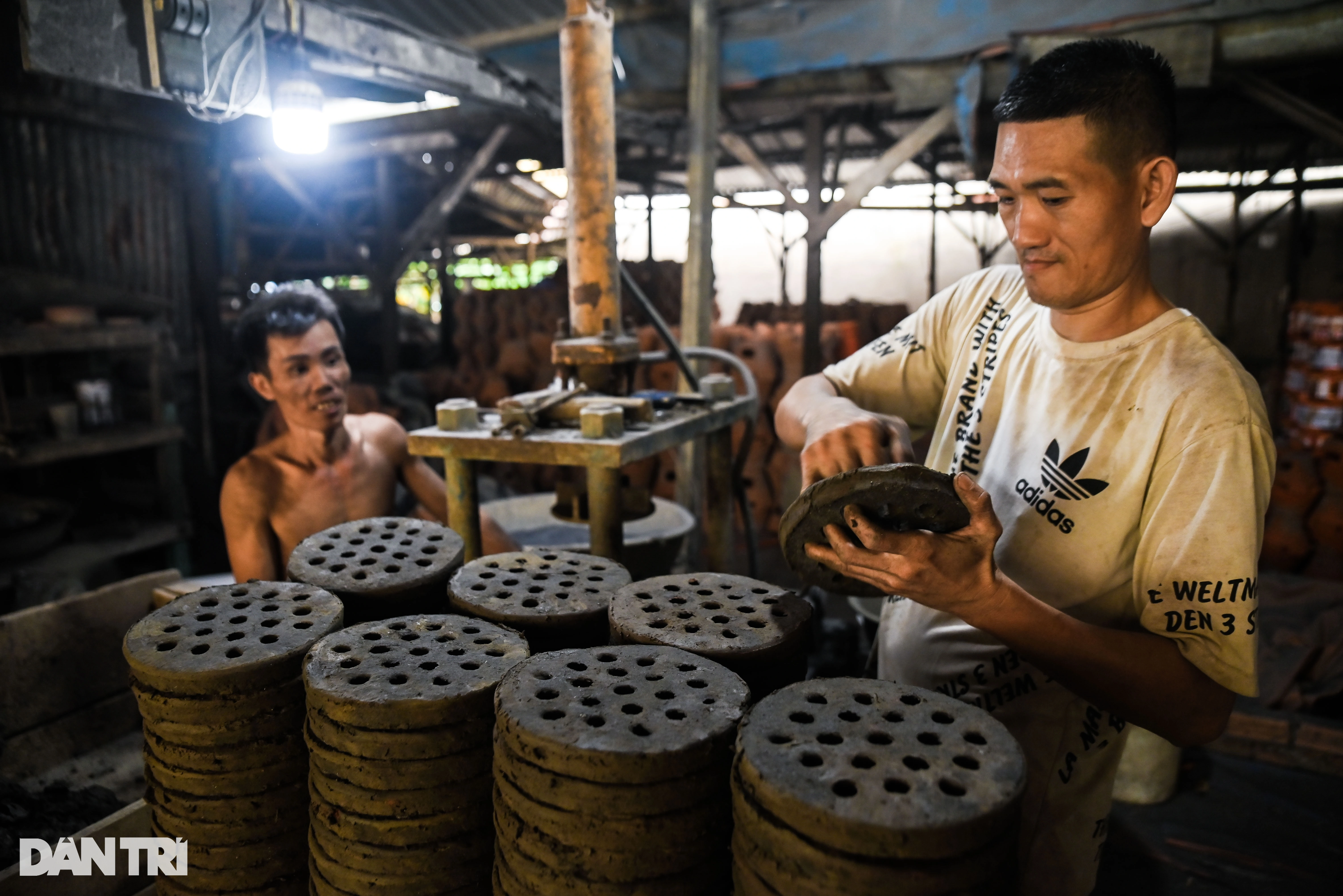 Bên trong xưởng nặn ông Táo cuối cùng ở TPHCM - 1