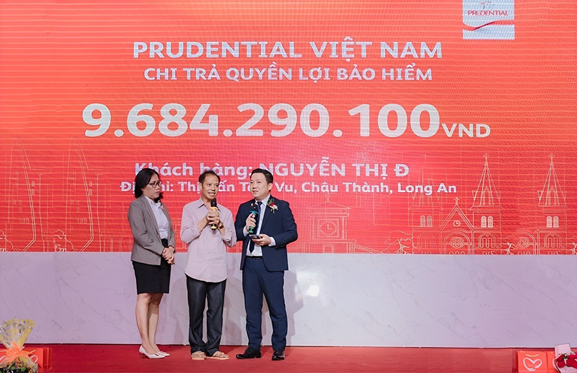 Prudential paid nearly 9.7 billion VND to a customer in Long An