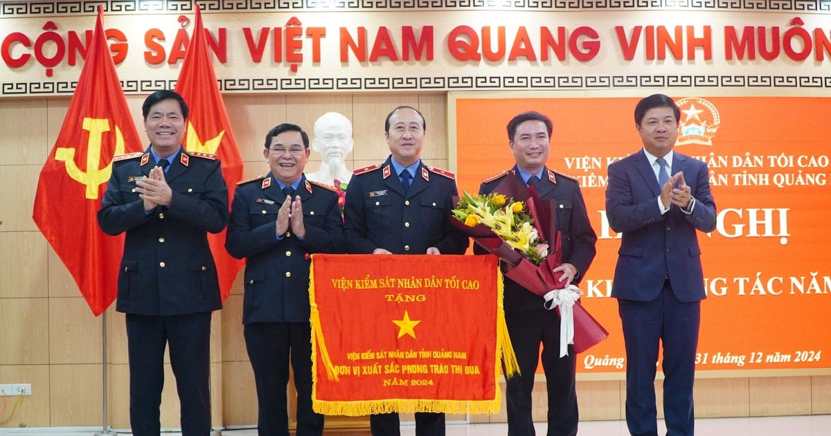 Le Parquet populaire provincial de Quang Nam a reçu le drapeau d'émulation en 2024