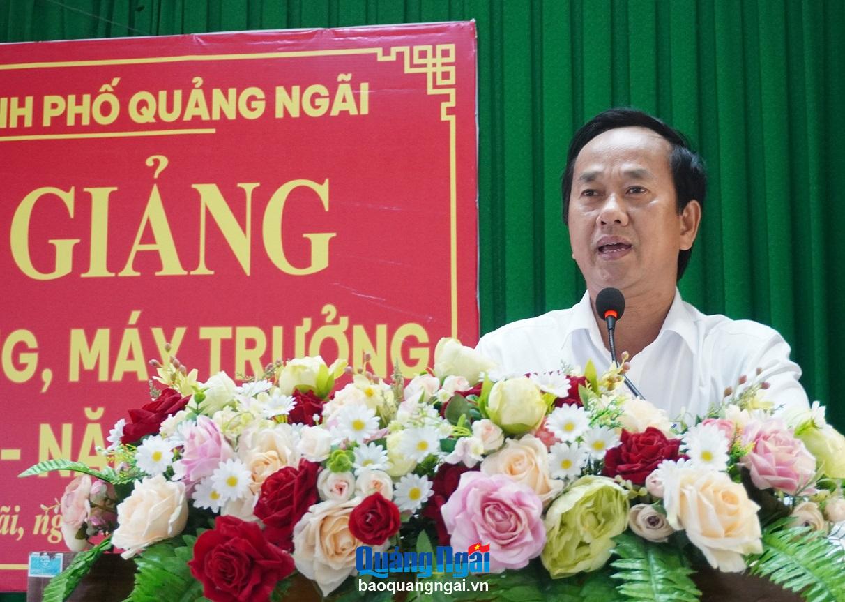 นายเหงียนลัม รองประธานคณะกรรมการประชาชนเมืองกวางงาย กล่าวสุนทรพจน์ในพิธีเปิดหลักสูตรการฝึกอบรมสำหรับกัปตันและวิศวกรหัวหน้า