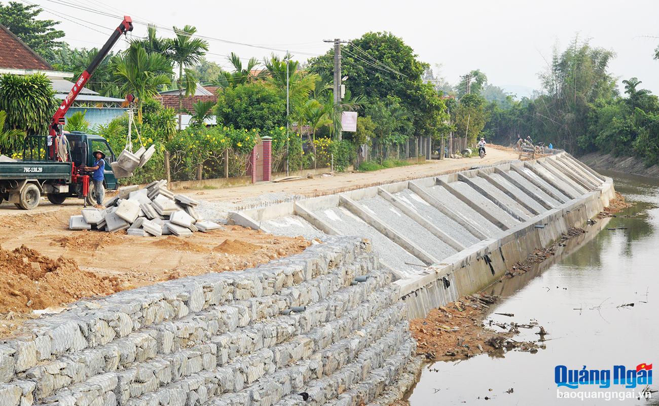 El proyecto finalizado tiene como objetivo garantizar la seguridad de 160 hogares que viven a lo largo del río Lien Chieu.