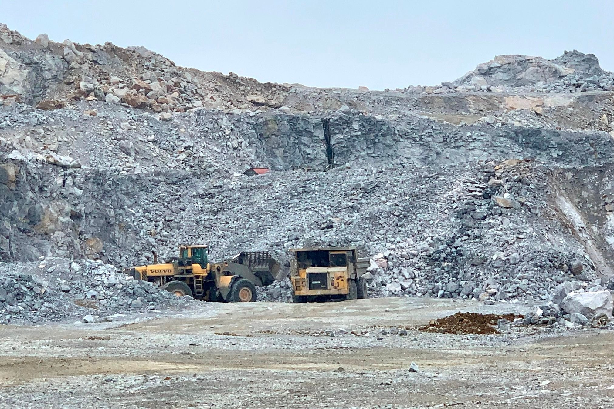 Verstärkte Kontrollen und rechtzeitige Maßnahmen gegen illegale Mineralienabbauaktivitäten während der Tet-Feiertage