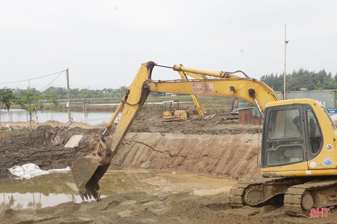 Auf der Baustelle des östlichen Ringstraßenprojekts der Stadt Ha Tinh