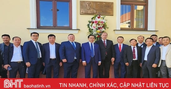 Delegation von Ha Tinh besucht Aufbewahrungsort vieler Reliquien von Präsident Ho Chi Minh in der Slowakei