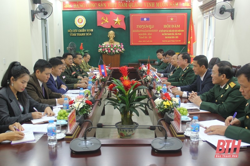 Firma de acuerdo de cooperación entre la Asociación de Veteranos de la provincia de Thanh Hoa y la Asociación de Veteranos de la provincia de Hua Phan