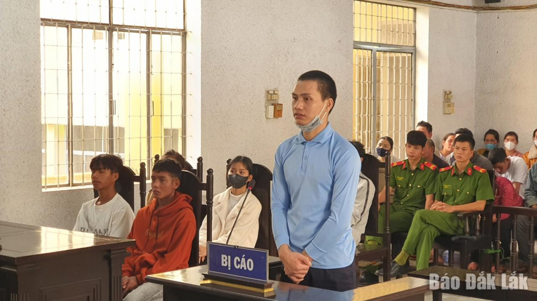 Bị cáo Y Sam Son Niê tại tòa.