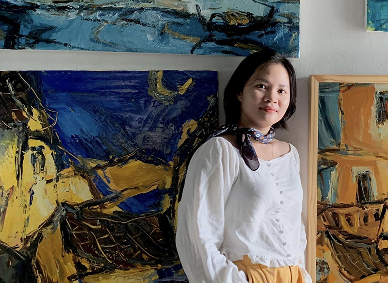 Hoang Thi Thuy ist immer leidenschaftlich daran interessiert, Kunst zu schaffen.