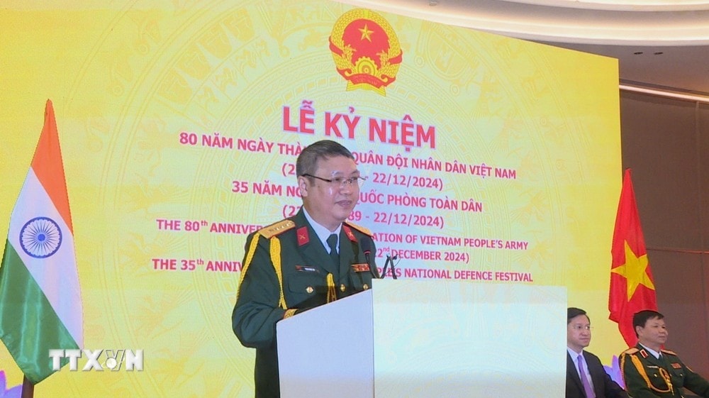 Colonel Trinh Ngoc Dai, Defense Attaché, speaks at the ceremony. (Photo: VNA)