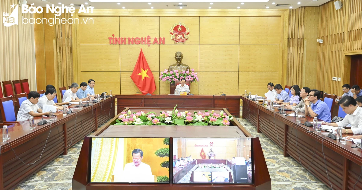 Le vice-Premier ministre Le Minh Khai : Il faut mettre l'accent sur l'élimination des problèmes et des obstacles existants dans le travail d'organisation et d'innovation des entreprises agricoles et forestières