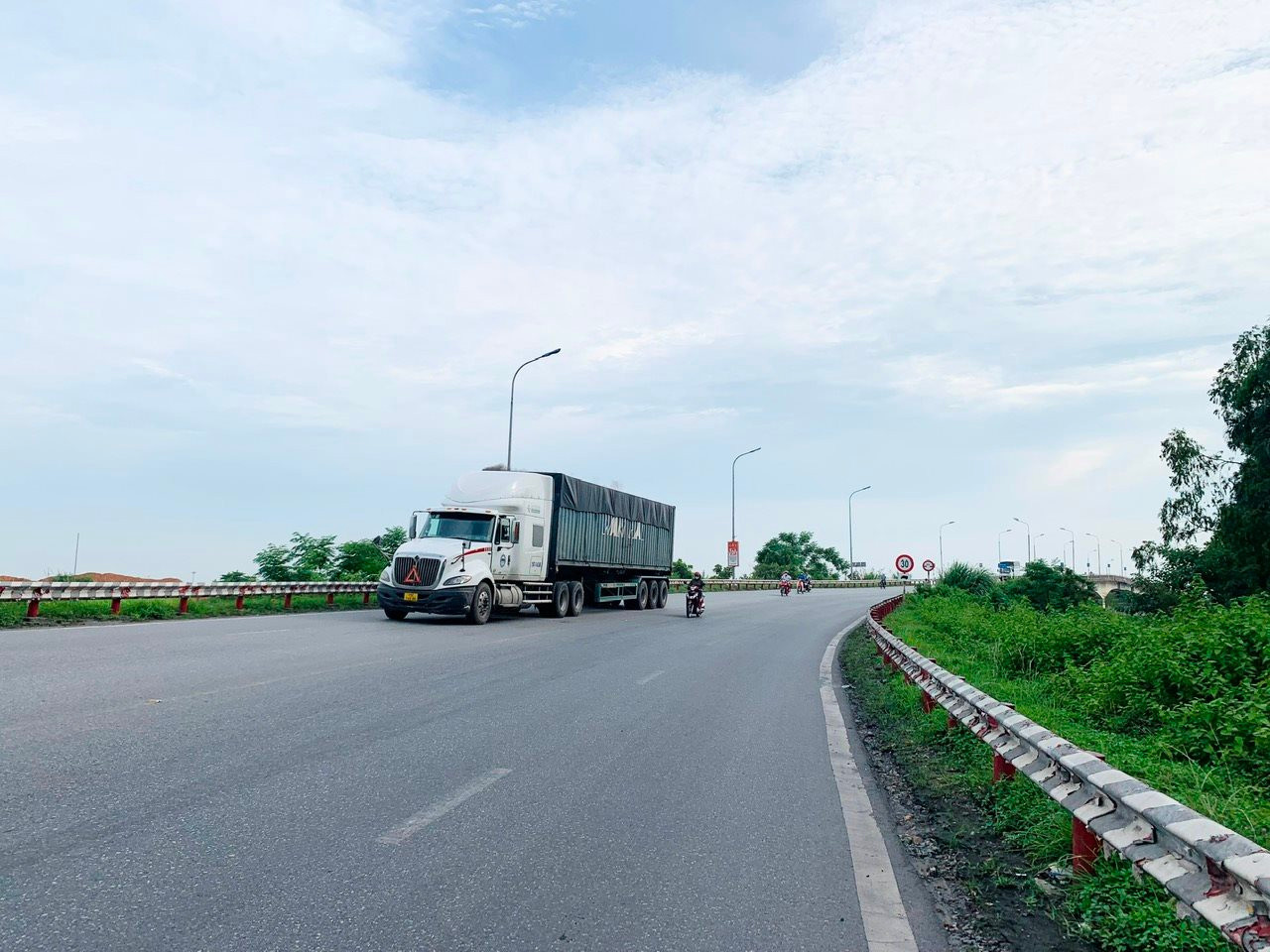 Proposal to invest 786 billion VND to build a road connecting National Highway 17B of Hai Duong province with Hai Phong city