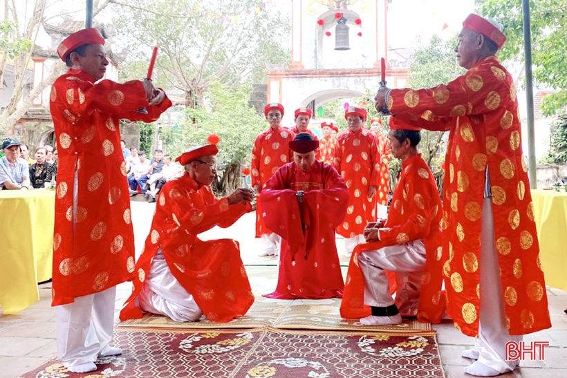 Hundred-year-old blacksmith village in Ha Tinh holds ceremony to worship the founder of the profession