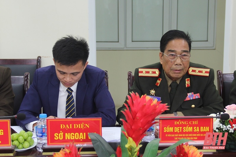 Firma de acuerdo de cooperación entre la Asociación de Veteranos de la provincia de Thanh Hoa y la Asociación de Veteranos de la provincia de Hua Phan