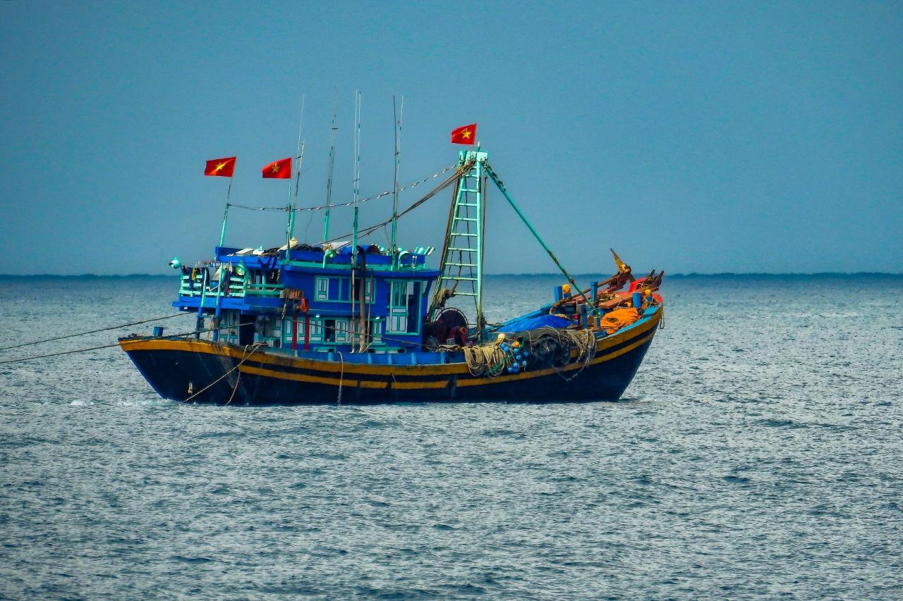 Fishing-boat-catching-seafood-on-the-beach-photo-n.-lan-2-.jpg