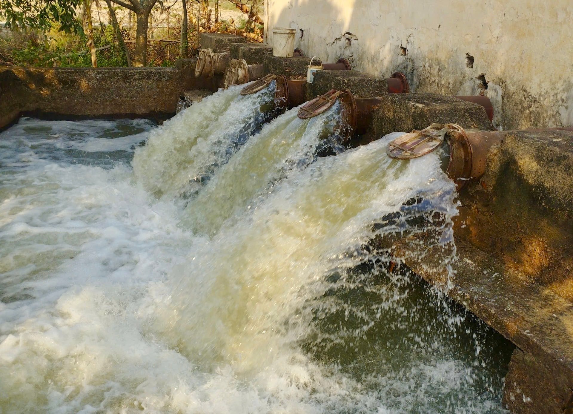 Binh Giang y Gia Loc están listos para instalar estaciones de bombeo de campo para bombear el agua de las inundaciones.