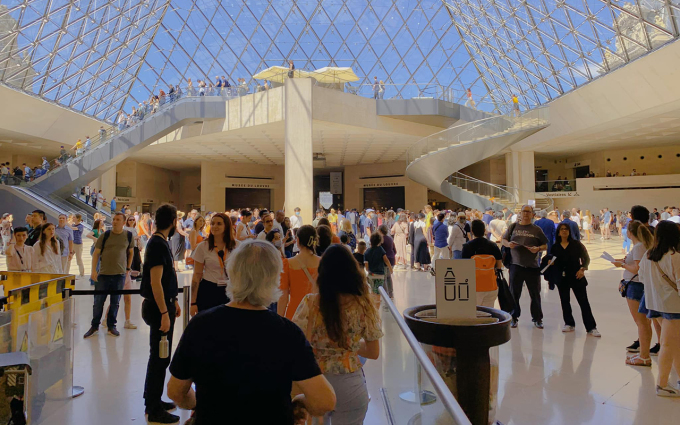 Turistas vietnamitas señalan 4 inconvenientes al visitar París