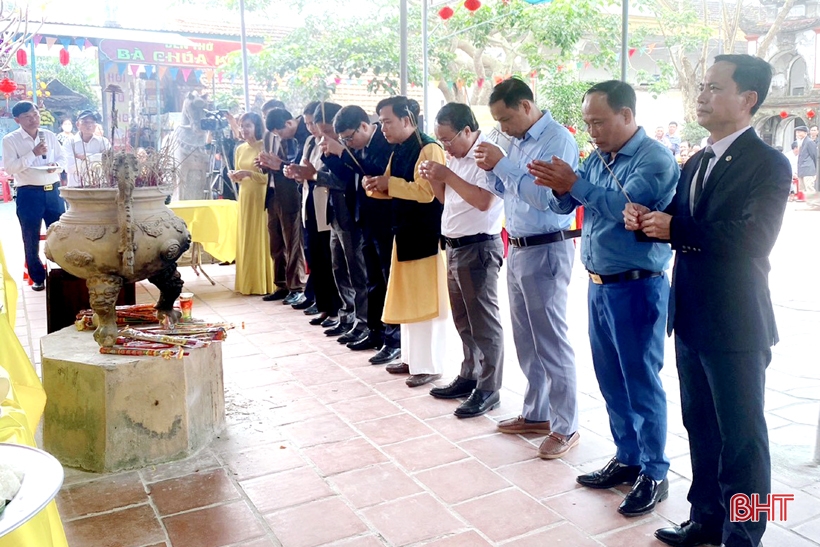 Hundred-year-old blacksmith village in Ha Tinh holds ceremony to worship the founder of the profession