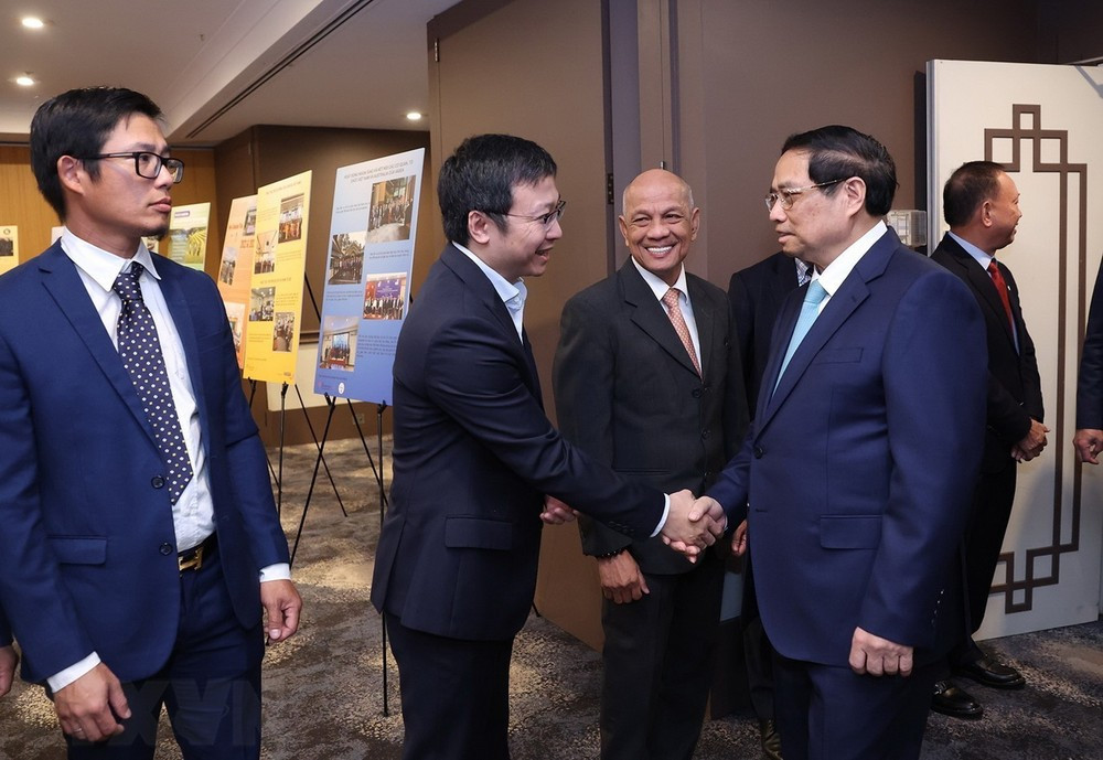 Prime Minister Pham Minh Chinh meets with the Vietnam Business Association in Australia. (Photo: Duong Giang/VNA)