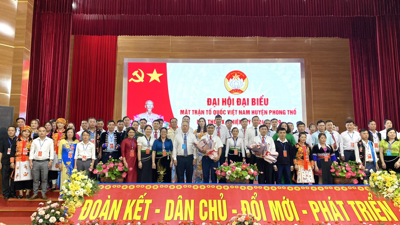 Ủy ban MTTQ Việt Nam huyện khoá XX, nhiệm kỳ 2024-2029 ra mắt tại đại hội. 