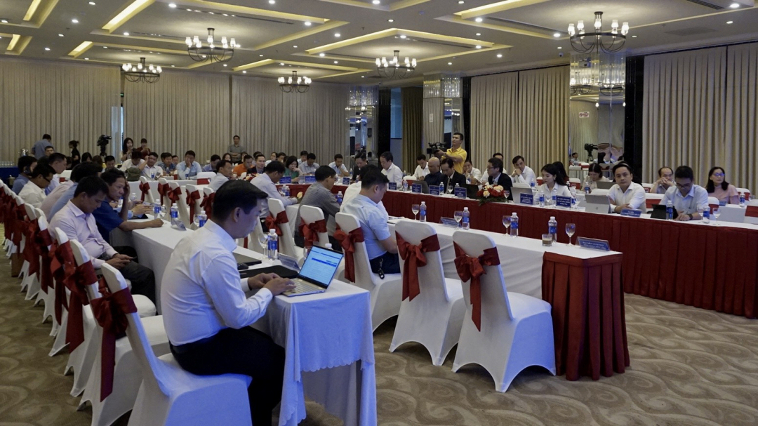 Các đại biểu tham dự hội thảo.