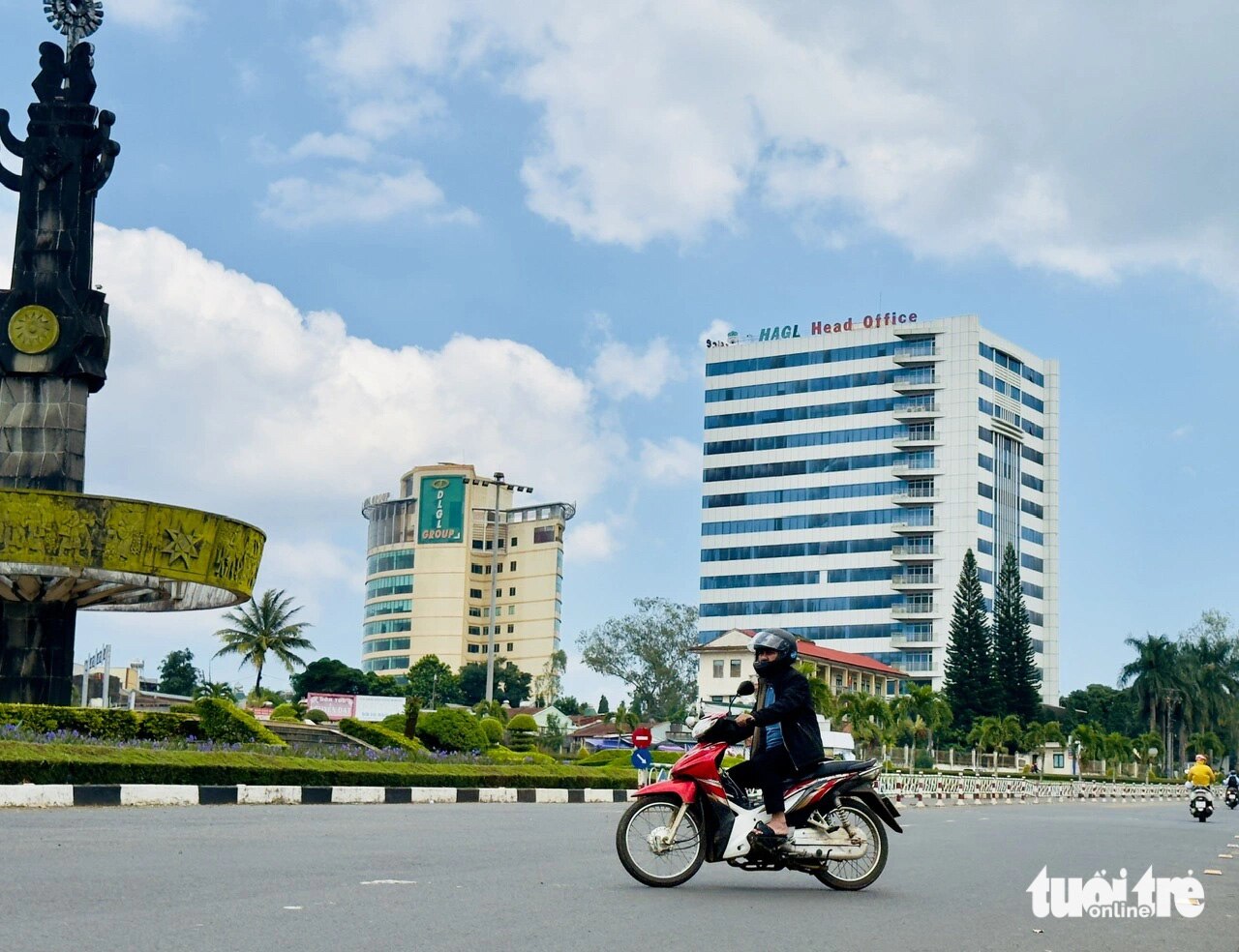 Bầu Đức liên tục bán tài sản, Hoàng Anh Gia Lai có bao nhiêu tiền mặt, còn nợ bao nhiêu nghìn tỉ? - Ảnh 1.