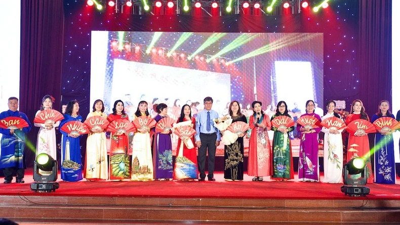 Das Erbe der Ao Dai trägt zur Förderung der Kultur und des Tourismus in Binh Thuan bei. Foto 3