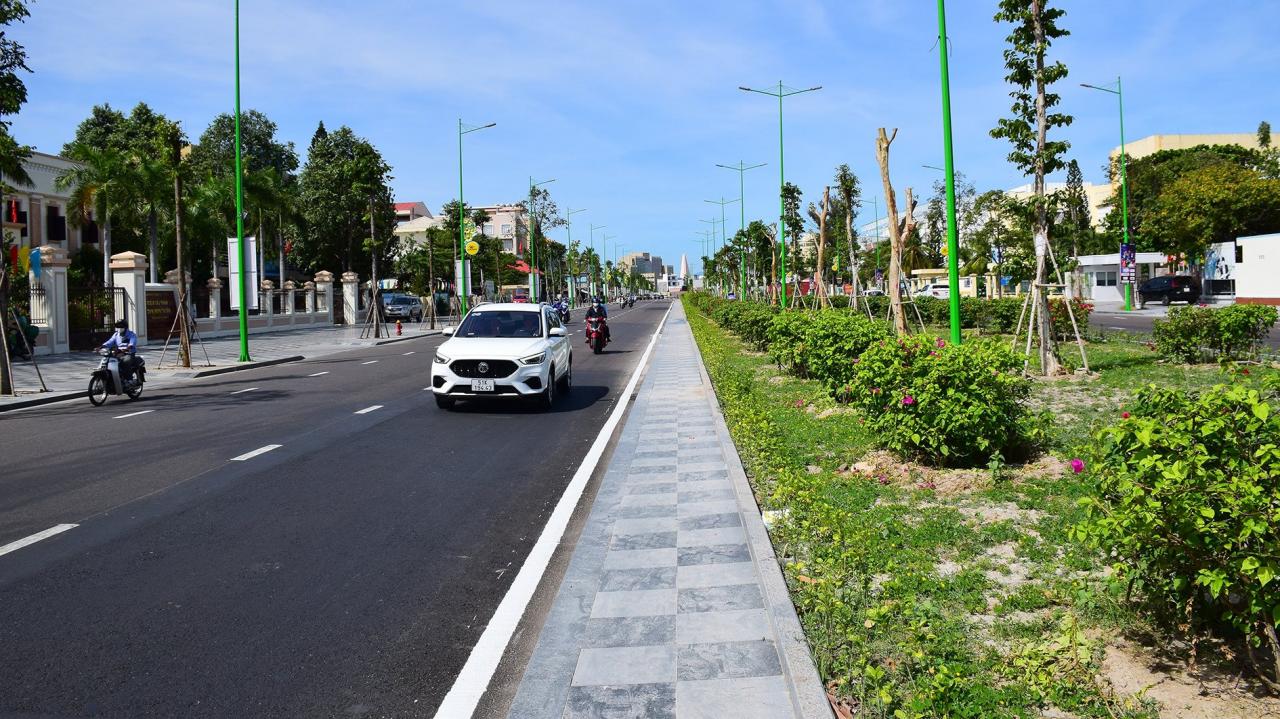 ដួង-ង្វៀន-តាត-ថាញ់-ផាន-ធី-អាញ់-ន.-lan-1-.jpg