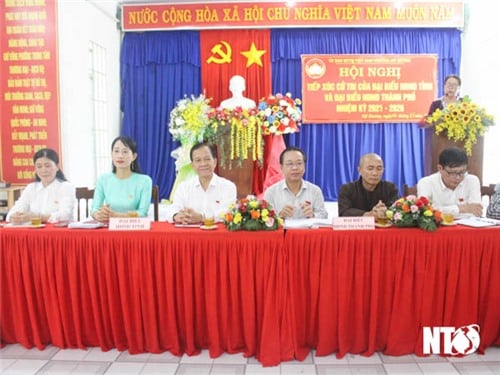 Delegierte des Volksrats der Provinz treffen sich mit Wählern der Stadt. Phan Rang-Thap Cham