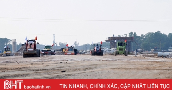 Une commune de Ha Tinh a simultanément défriché des terres pour 9 projets majeurs.