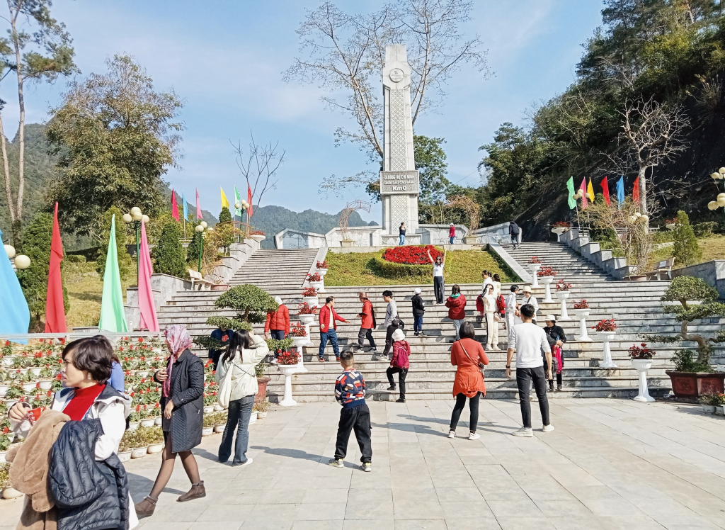 El número de turistas que visitaron Cao Bang durante el Año Nuevo Lunar aumentó un 37,7%