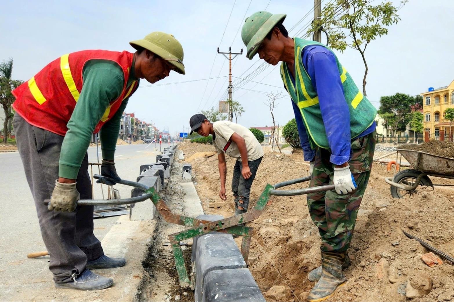 Binh Giang promueve el soterramiento de líneas eléctricas asociadas al embellecimiento urbano