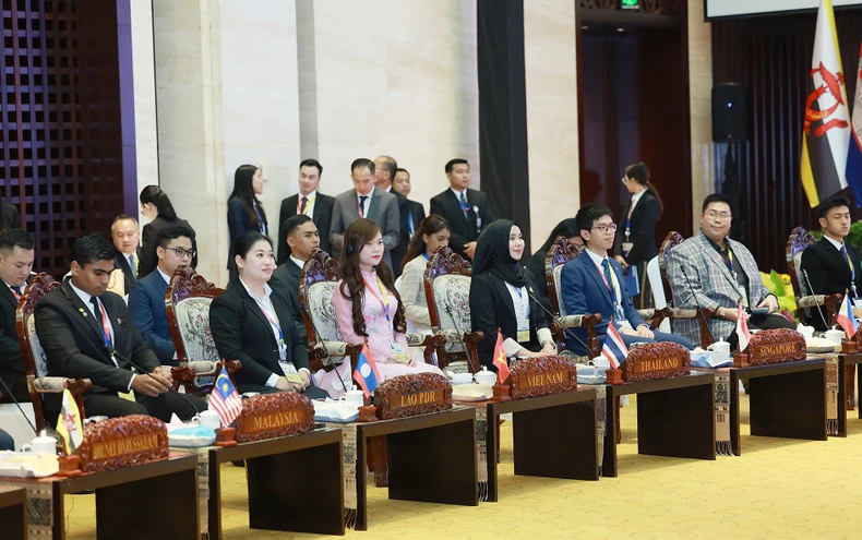 ASEAN青年代表が対話セッションに出席。（写真：ニャット・バック/VGP）