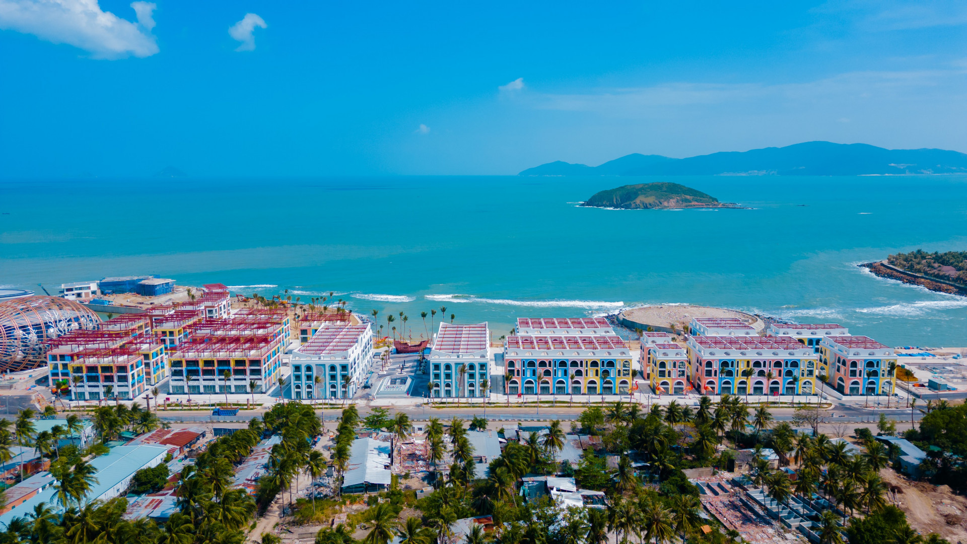 168 shophouses with beautiful sea views, opening up a unique 