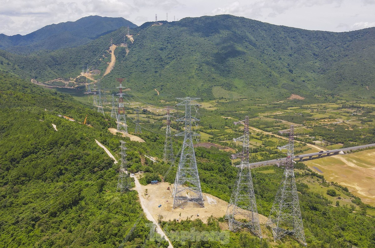 Panorama der 500-kV-Leitung 3 durch Ha Tinh vor der Ziellinie Foto 17