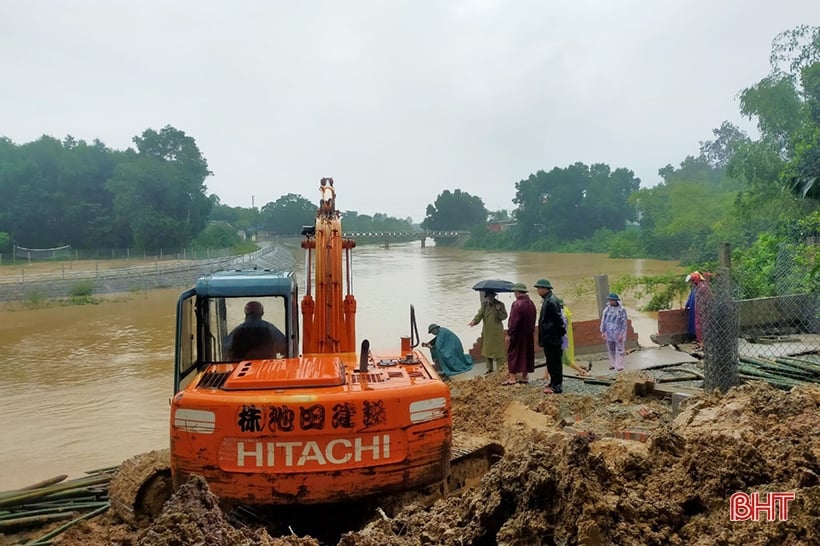 Cẩm Xuyên khắc phục tạm thời các vị trí sạt lở sông Ngàn Mọ