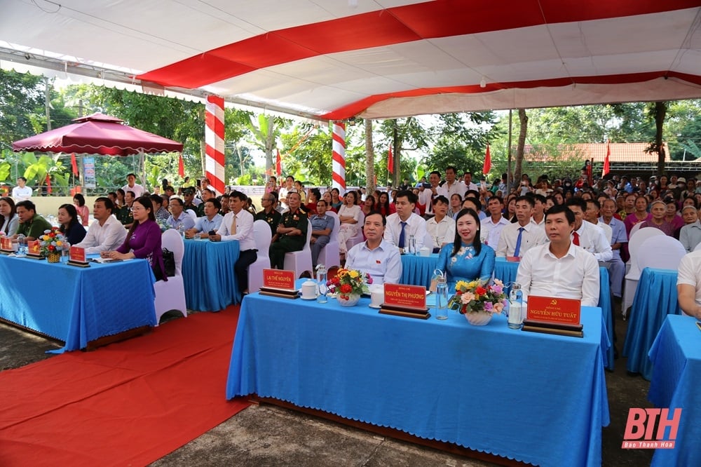 Phó Bí thư Thường trực Tỉnh ủy Lại Thế Nguyên dự Ngày hội Đại đoàn kết toàn dân tộc tại thôn Hùng Tiến