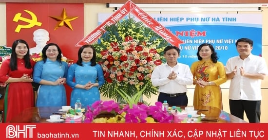 Lãnh đạo tỉnh chúc mừng cán bộ, hội viên Hội Liên hiệp Phụ nữ Hà Tĩnh