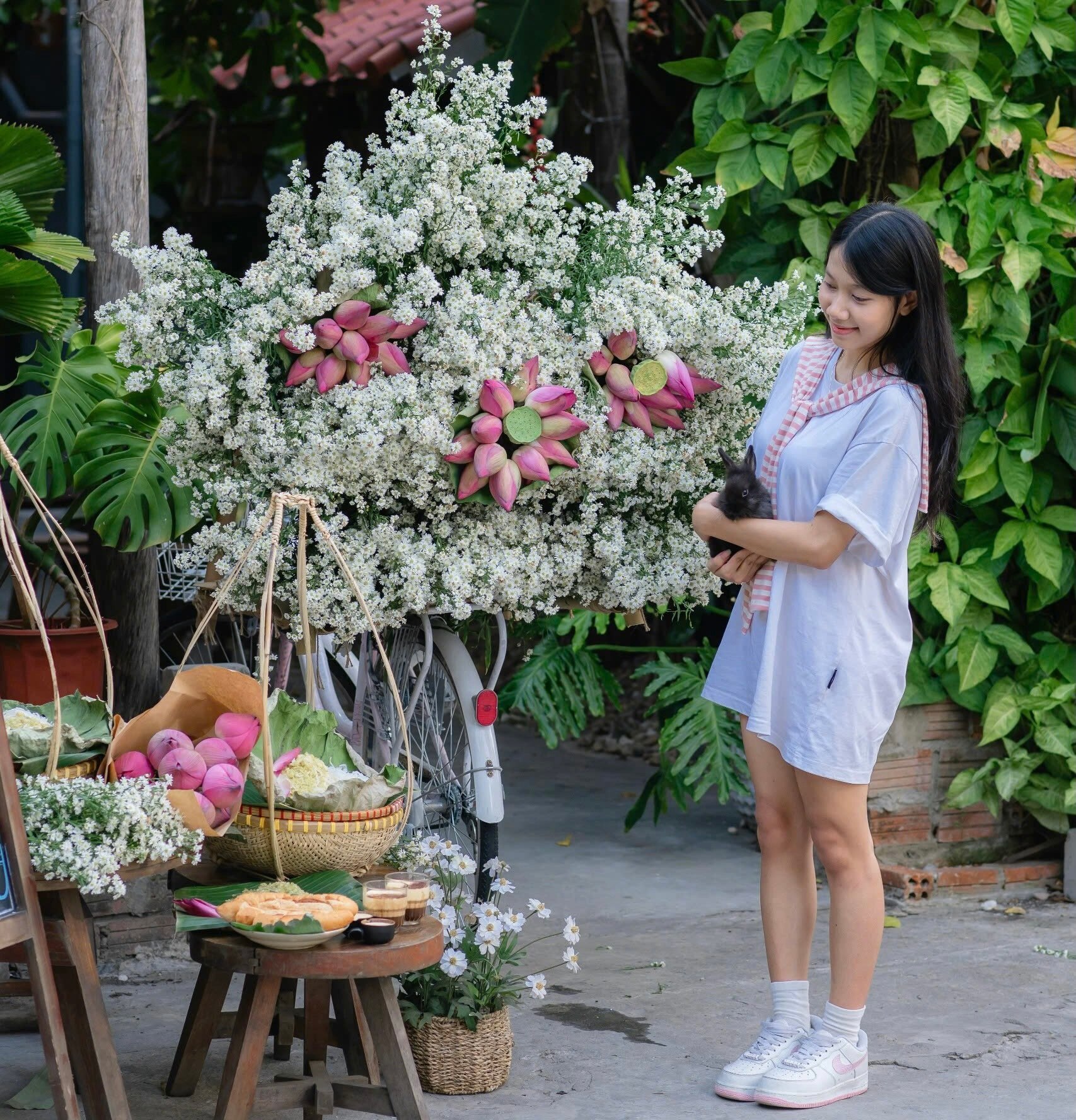 'Catching the trend' of Hanoi's autumn in the heart of Da Nang photo 2